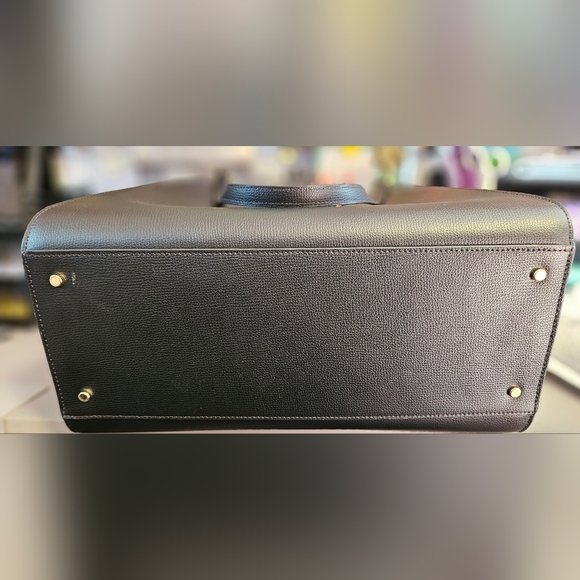 Kate Spade Black Shoulder Bag with Gold Clasp - Picture 8 of 8